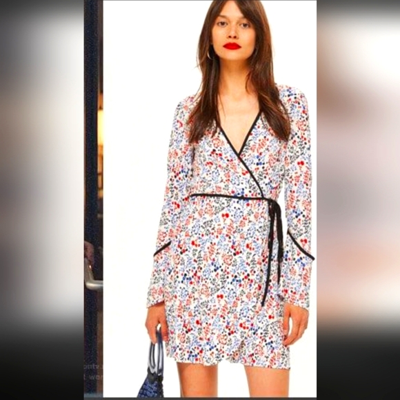 Topshop Dresses & Skirts - Topshop pleated wrap dress.